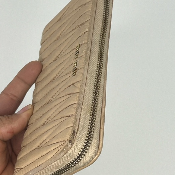🤎Miu Miu Matelasse Leather Zip Around Long Wallet | PRELOVED🤎 - Picture 5 of 6